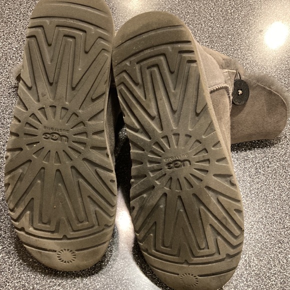 Ugg Bailey Button Grey Boots size 8 - Picture 6 of 6